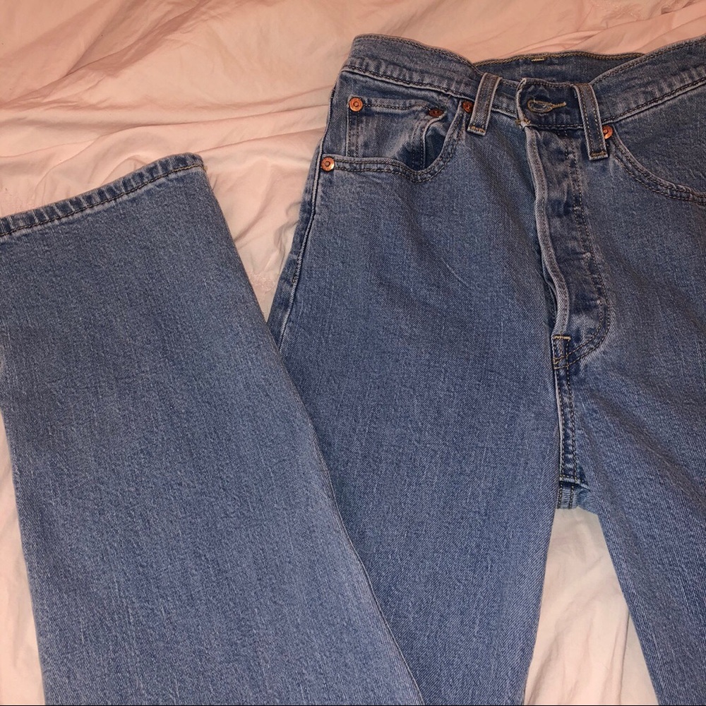 Levi’s light blue straight fit jeans